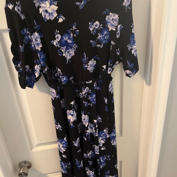 Torrid size 1 blue floral wrap dress - Picture 5 of 11